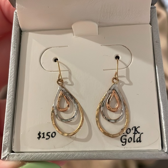 Macys 10k gold small lightweight hoop earrings - Picture 2 of 2